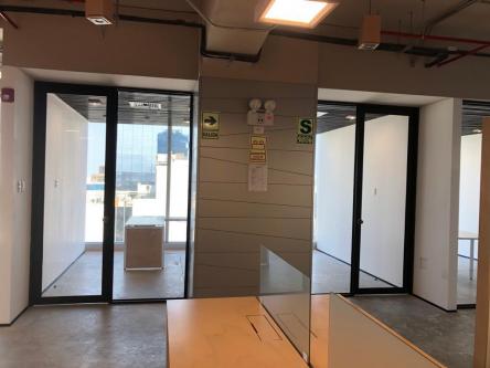 177 m² – Moderna Oficina Implementada con Mobiliario